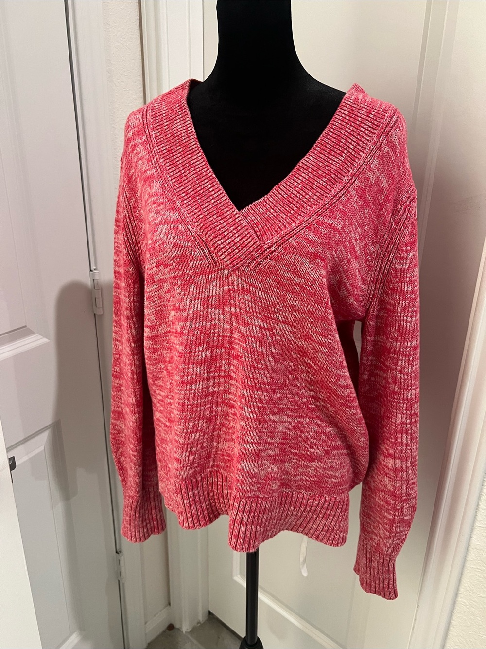 GAP Women’s Medium Pink Red Marled V-Neck Knit Sweater Long Sleeve Pullover